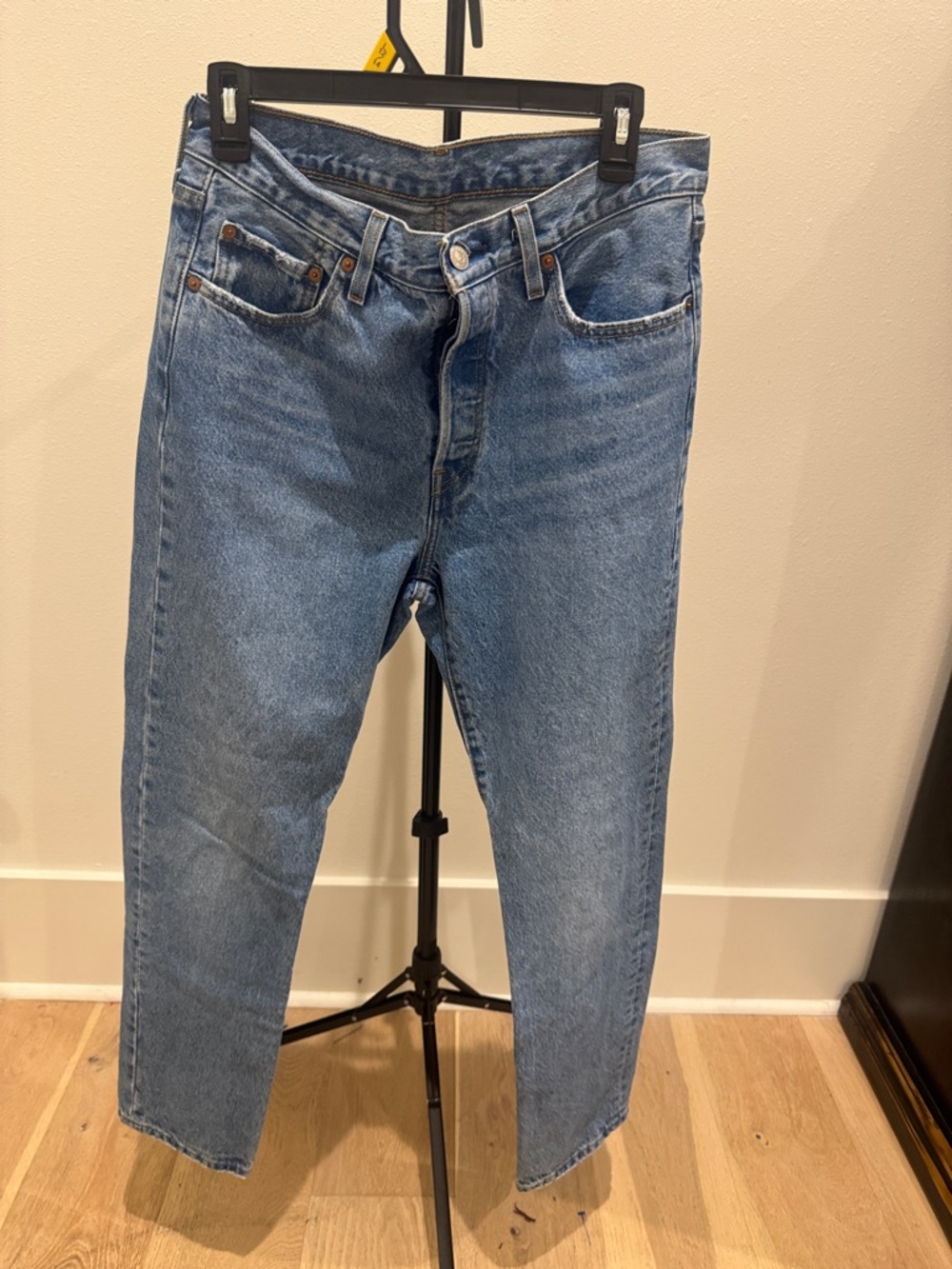 Levi's 501 Men's straight Relaxed Medium Blue Denim Jeans